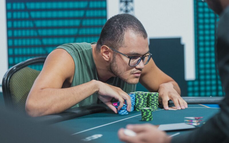 Serrano, Andrade y Mostacero lucharán para que se hable español en el podio del BSOP Championship