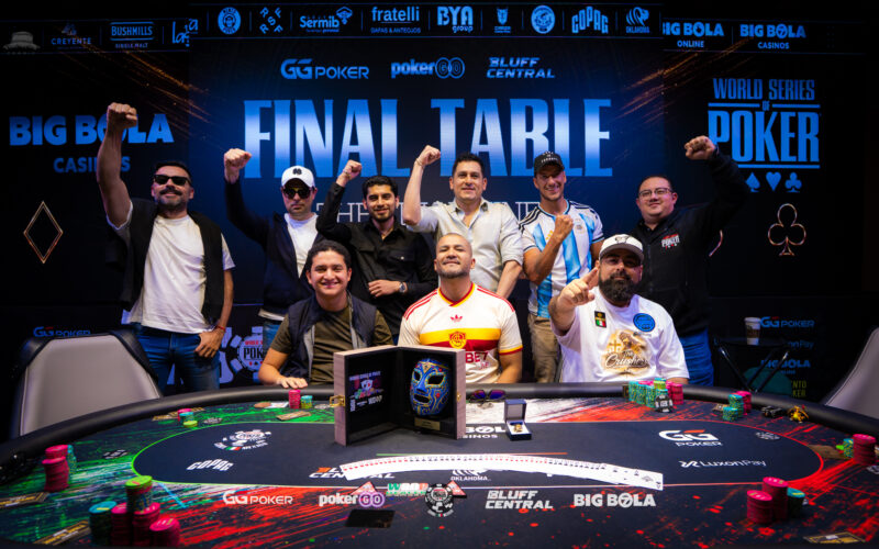 Pilotín se mantiene al mando al entrar a la recta final del Mini Main Event en el WSOP-C México
